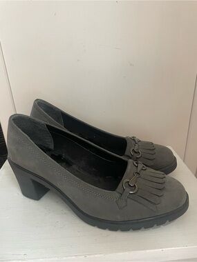THE FLEXX Gray Suede Fringe Block Heel Loafers